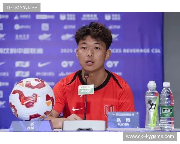 成都蓉城严鼎皓边路突破连续过人，点亮蓉城的边线传说